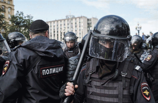 Россия будет увеличивать штраф при неподчинении представителям силовиков на митингах
